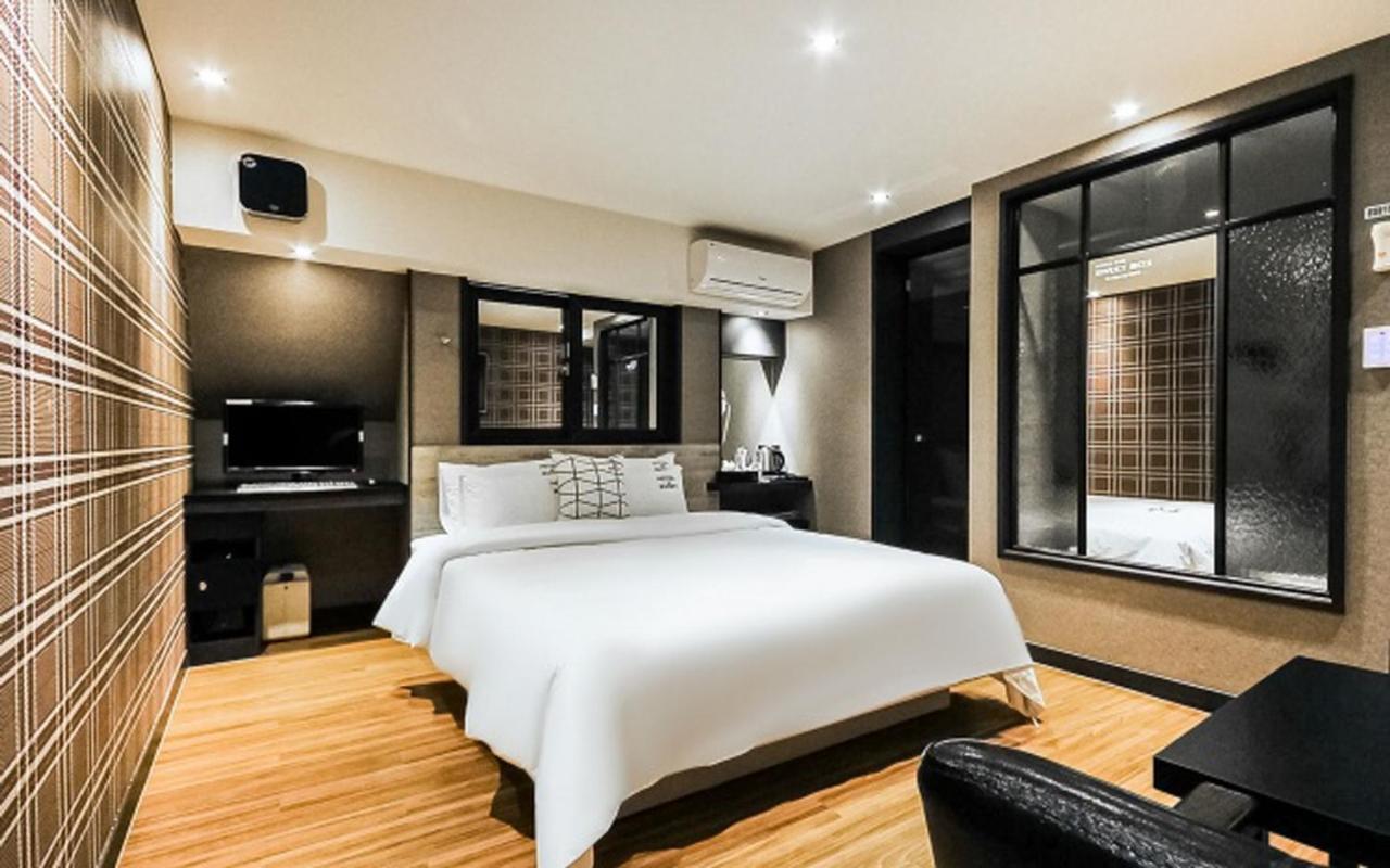 Hotel Bellus Busan Bagian luar foto