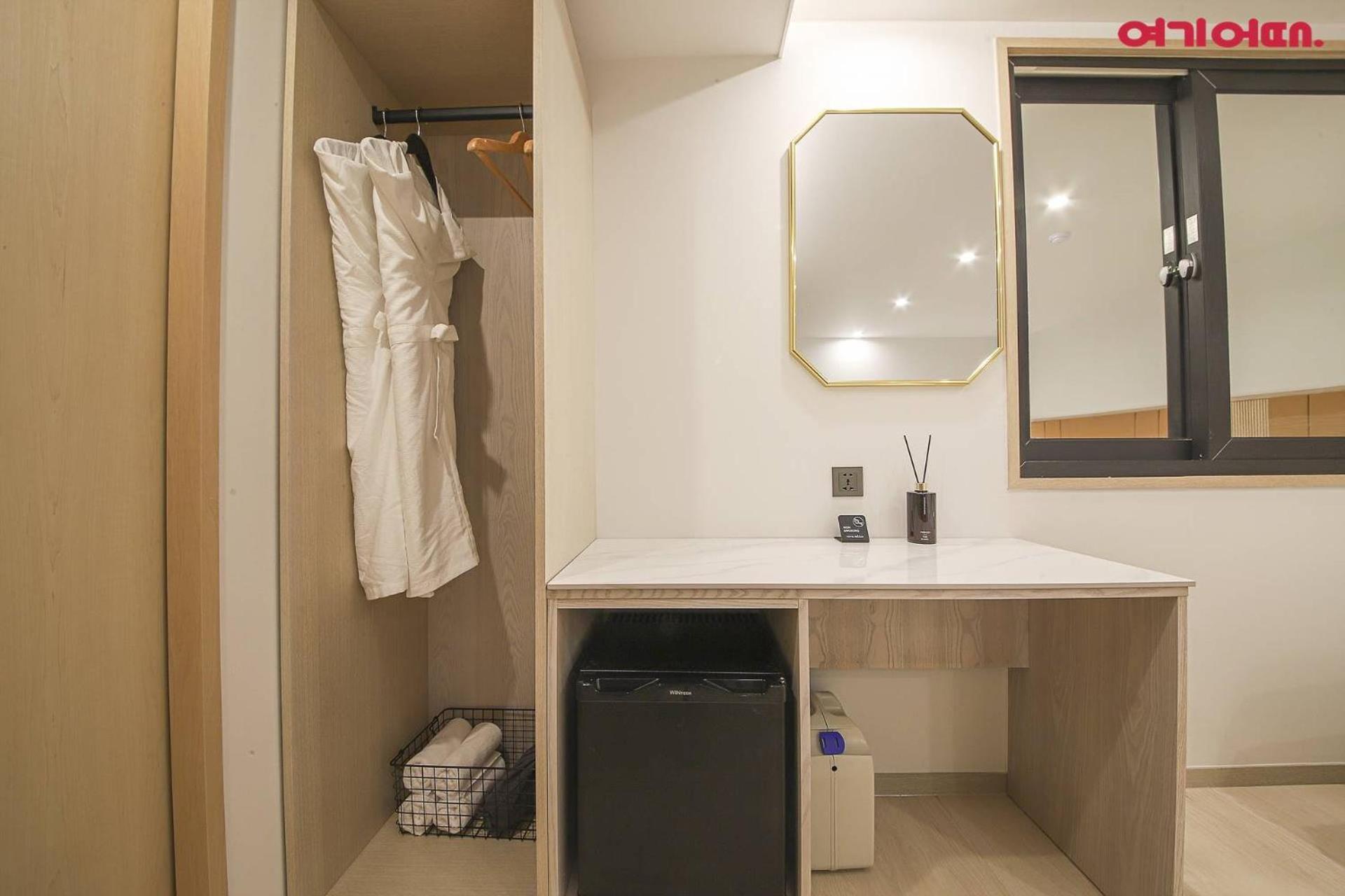 Hotel Bellus Busan Bagian luar foto