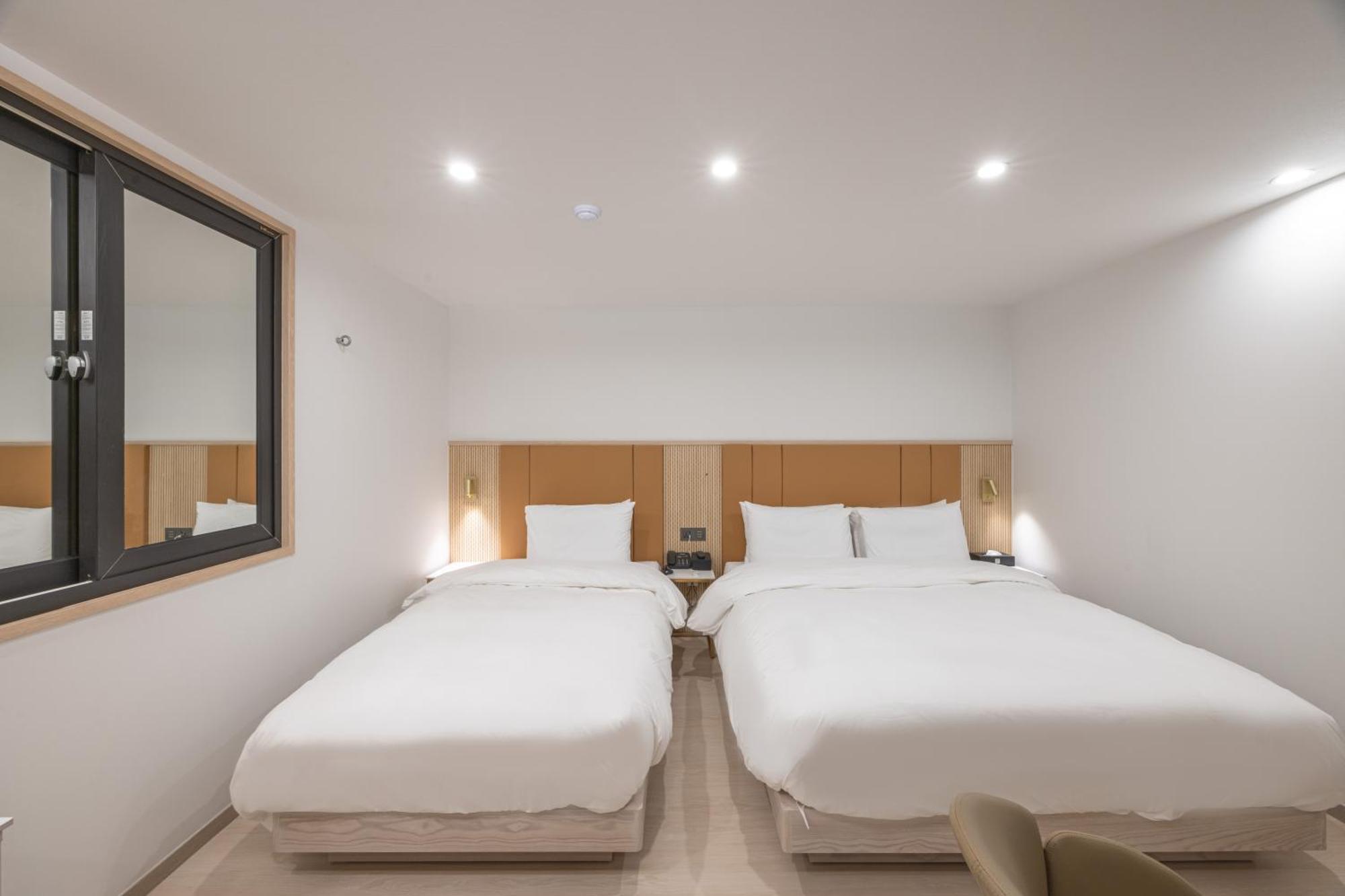Hotel Bellus Busan Bagian luar foto