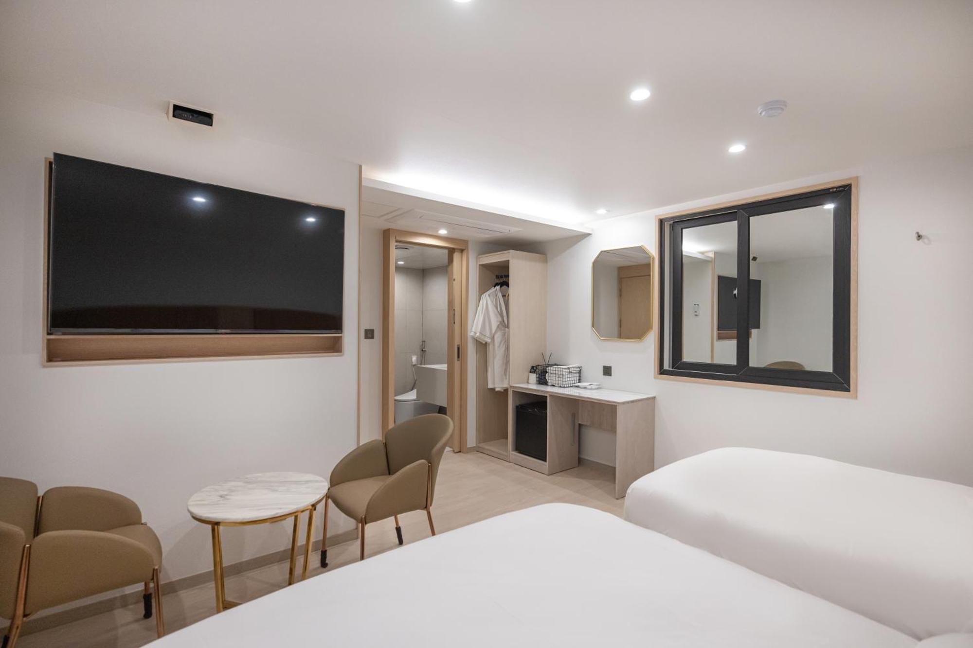 Hotel Bellus Busan Bagian luar foto