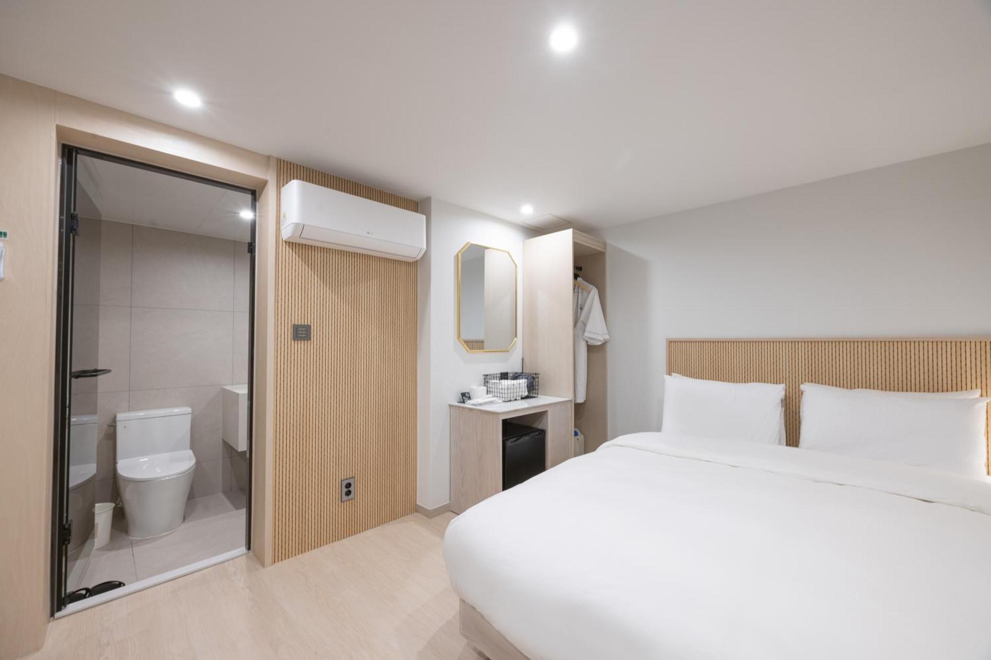 Hotel Bellus Busan Bagian luar foto