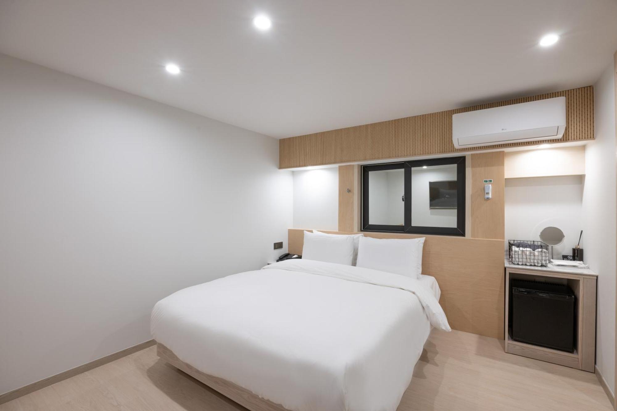 Hotel Bellus Busan Bagian luar foto