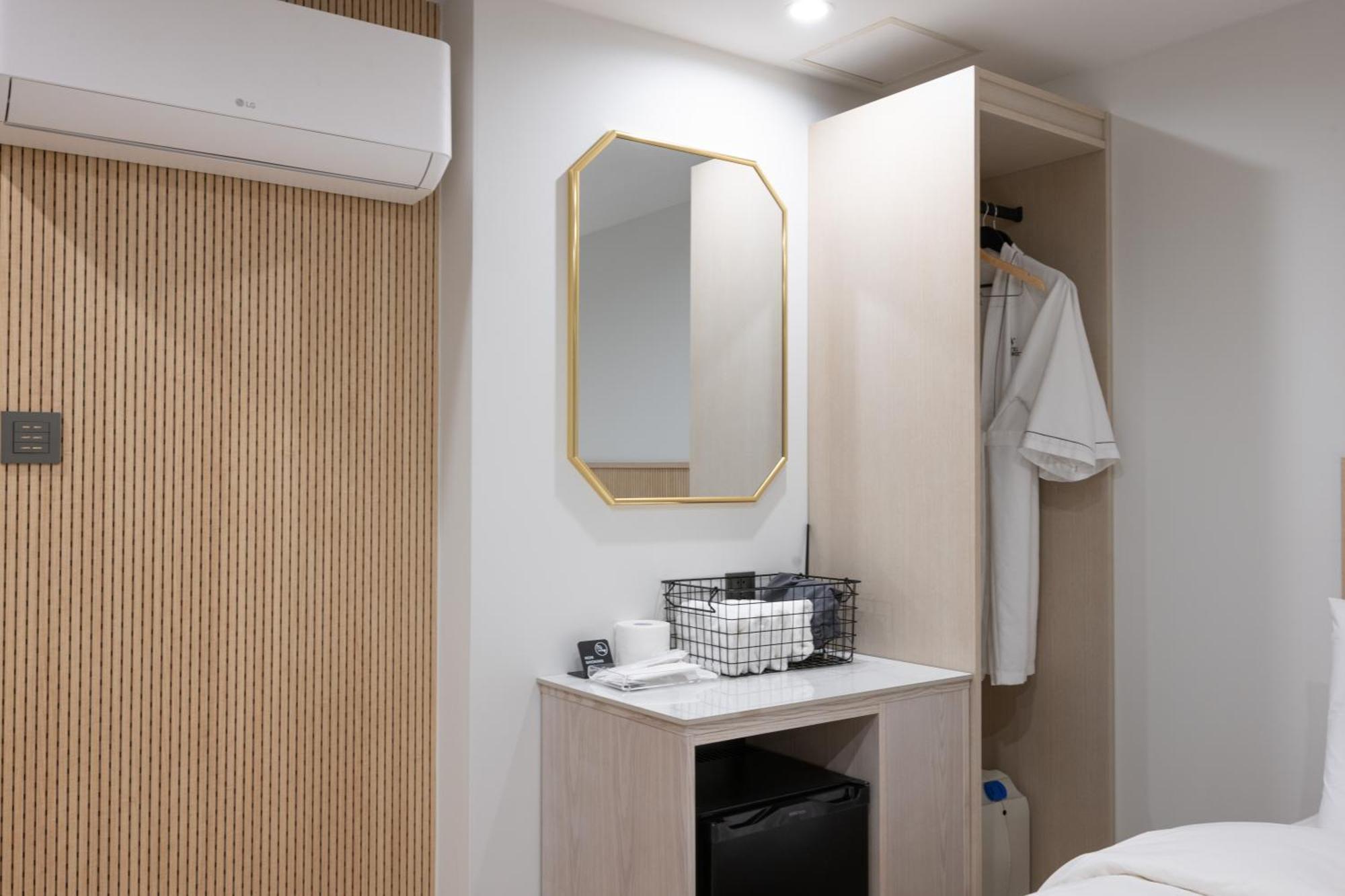 Hotel Bellus Busan Bagian luar foto