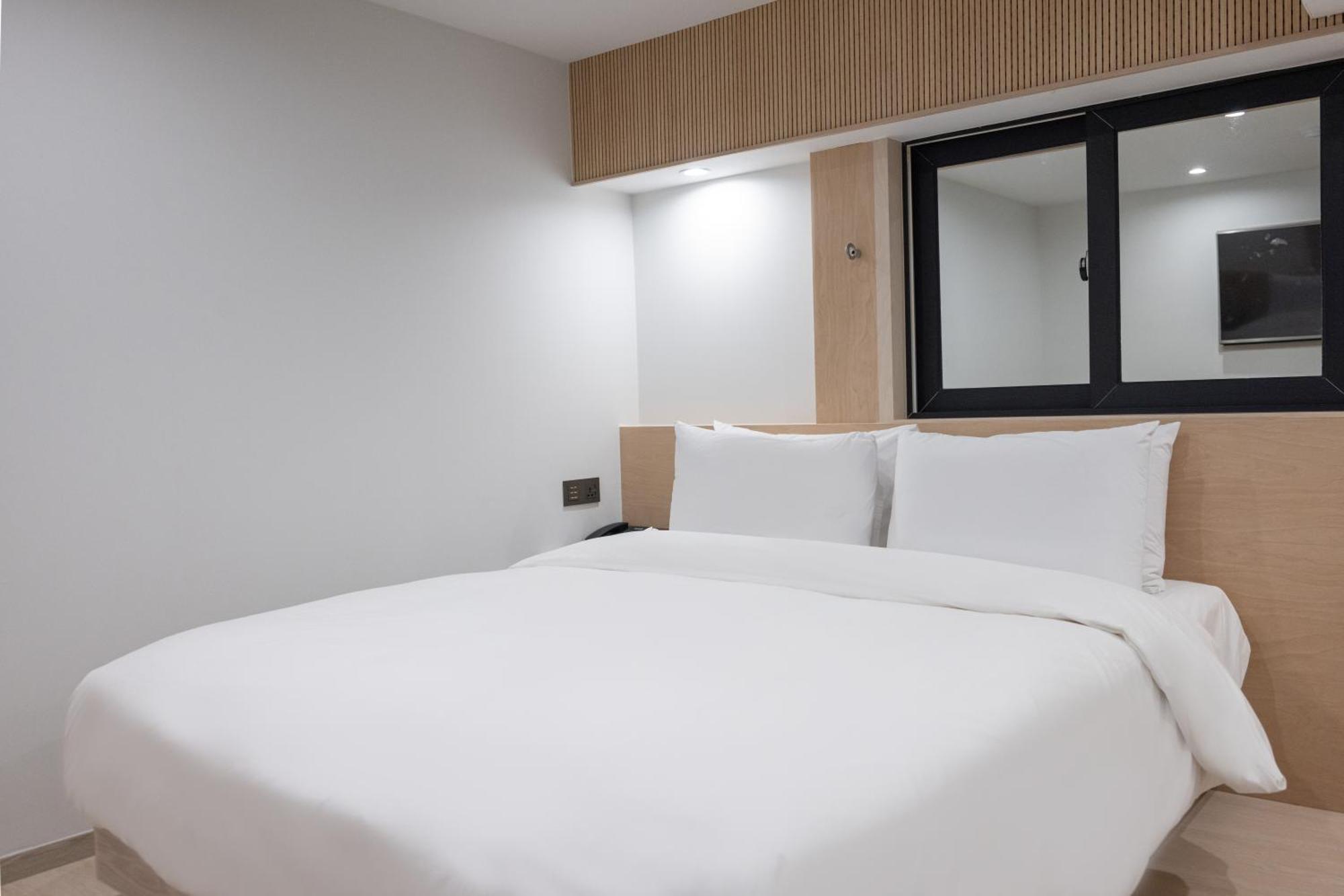 Hotel Bellus Busan Bagian luar foto