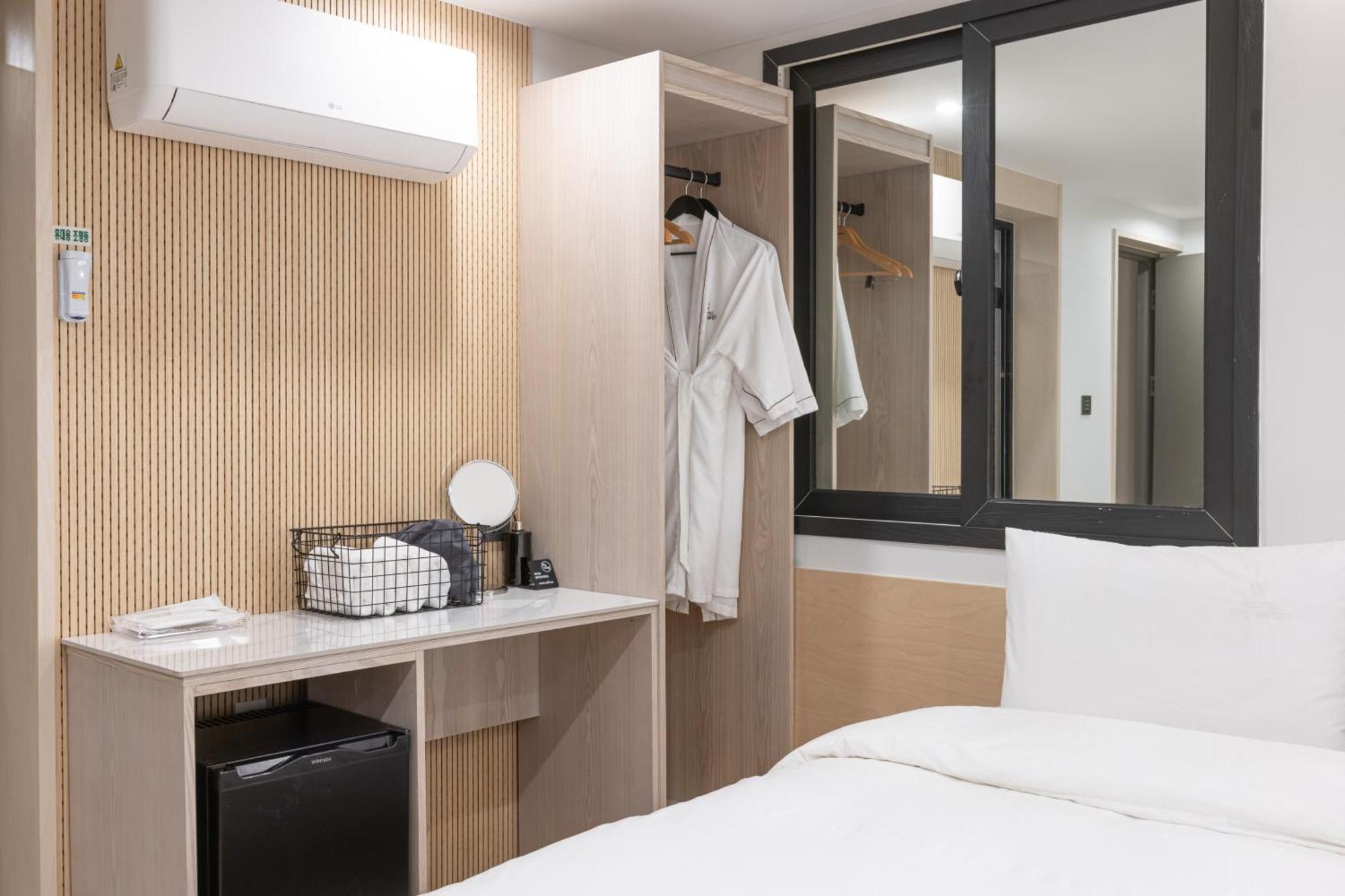 Hotel Bellus Busan Bagian luar foto