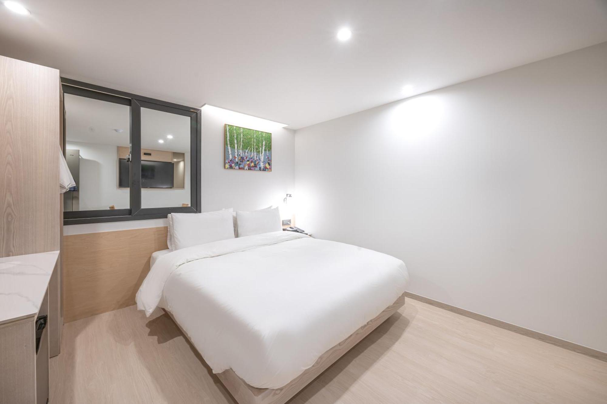 Hotel Bellus Busan Bagian luar foto